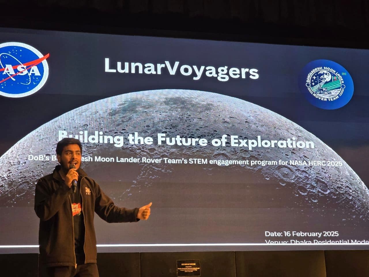 Jawad Rahman presenting the Lunar Voyagers project